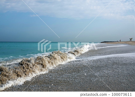 Sea big waves on the shore of the Persian Gulf 100073611