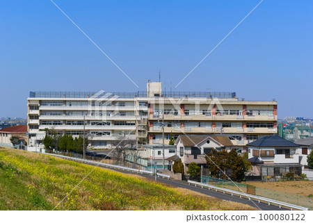 2023 年 3 月千葉縣松戶市小崎中學周圍的風景 100080122