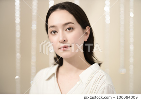 Semi-long young woman beauty 100084009
