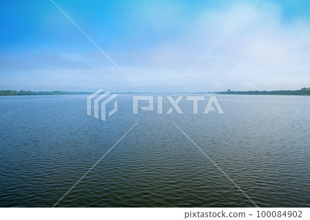 Lake Yanaka Watarase Reservoir View from Nakanoshima Early morning scenery 100084902