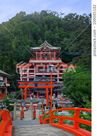 Hiroshima/Fukuyama Kusado Inari Shrine viewed from Taiko Bridge Hiroshima/Fukuyama Kusado Inari Shrine viewed from Taiko Bridge 100085182