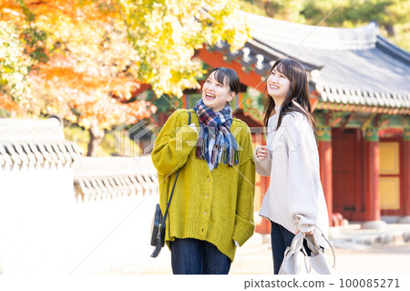 Girls' trip travel young woman 100085271