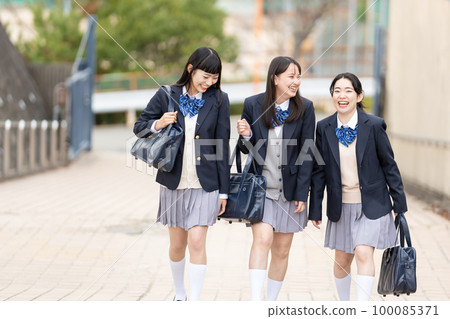 上學的高中生 100085371