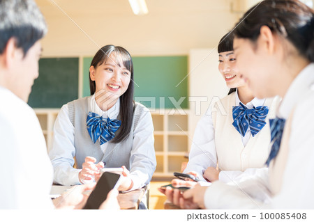 High school girl smartphone classroom High school girl smartphone classroom 100085408