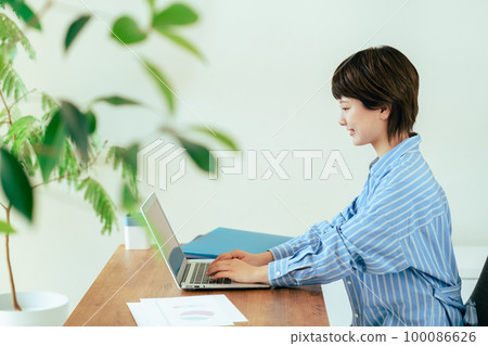 研究計算機的一個少婦 100086626