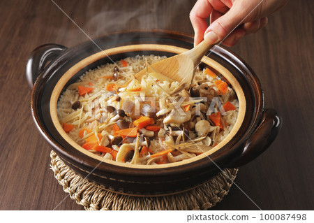 Gomoku takikomi gohan mixed with a rice scoop Gomoku takikomi gohan mixed with a rice scoop 100087498