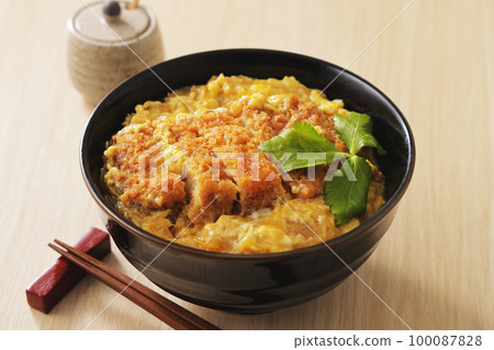 Pork loin cutlet bowl with mitsuba Pork loin cutlet bowl with mitsuba 100087828