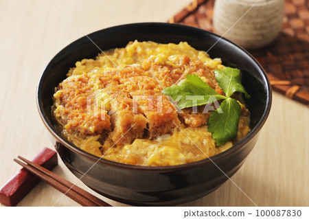 Pork loin cutlet bowl with mitsuba 100087830