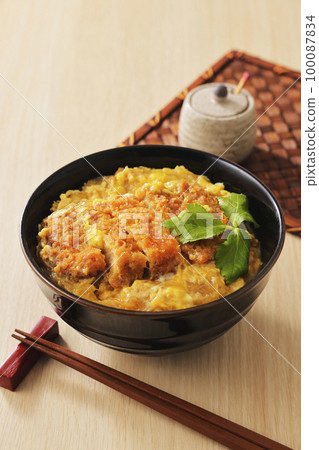 Pork loin cutlet bowl with mitsuba Pork loin cutlet bowl with mitsuba 100087834