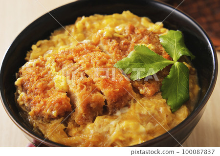 Pork loin cutlet bowl with mitsuba 100087837