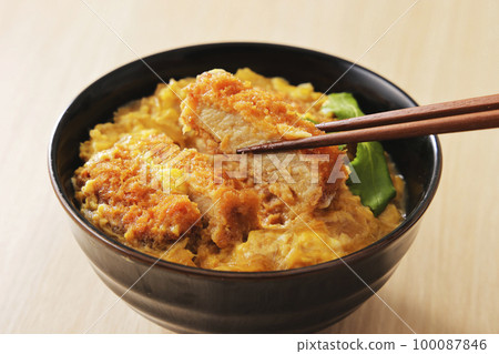 三葉豬里脊肉排碗 三葉豬里脊肉排碗 100087846