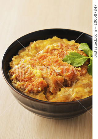 三葉豬里脊肉排碗 三葉豬里脊肉排碗 100087847