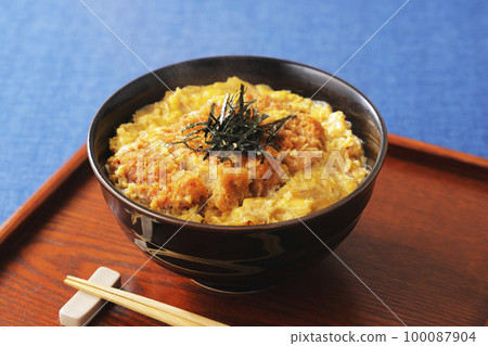 Pork loin cutlet topped with shredded seaweed Pork loin cutlet topped with shredded seaweed 100087904