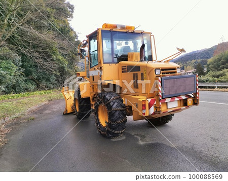Waiting snow plow Waiting snow plow 100088569