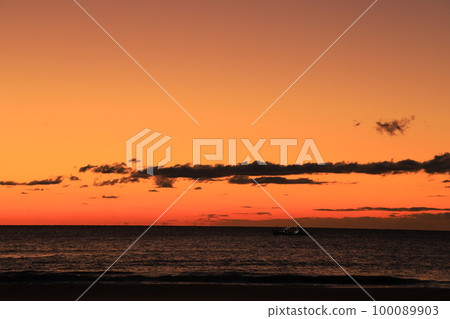 Sunrise from Kujukuri Beach on the Boso Peninsula Sunrise from Kujukuri Beach on the Boso Peninsula 100089903