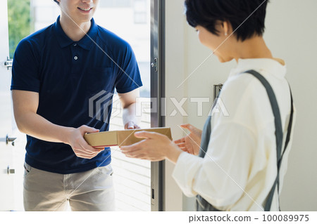 Delivery entrance 100089975