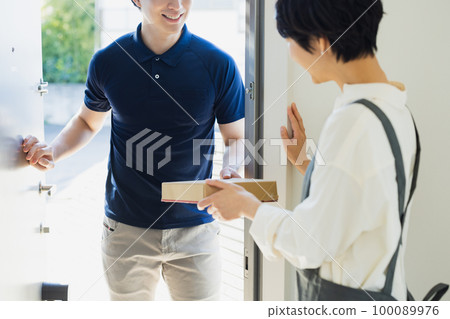 Delivery entrance 100089976