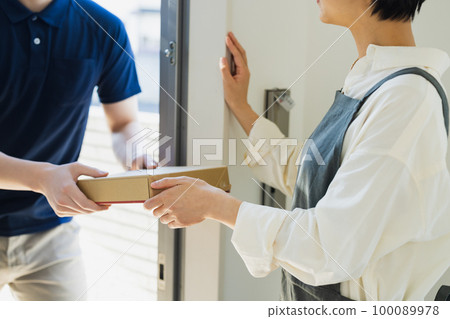 Delivery entrance Delivery entrance 100089978