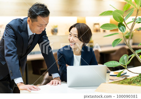 Business middle business person 100090381