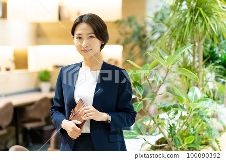 女商人中間女人 100090392