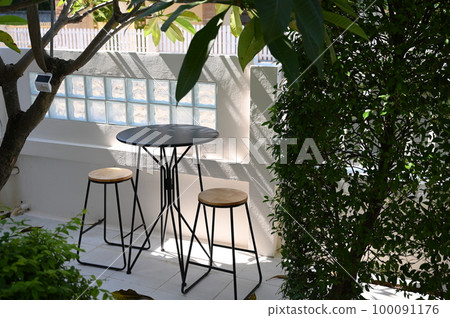 round table and chairs in the garden 100091176