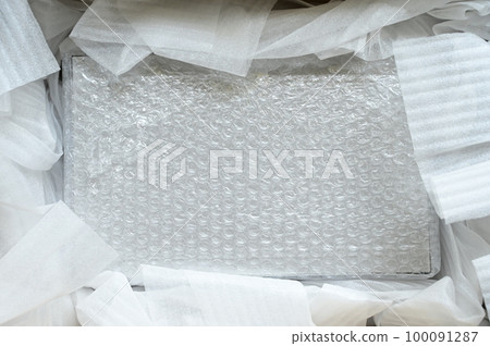 white wrap bubble put in brown box 100091287