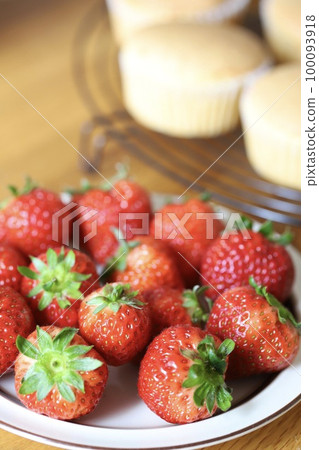 Strawberries for cakes Fruit for cakes Strawberries for cakes Fruit for cakes 100093918