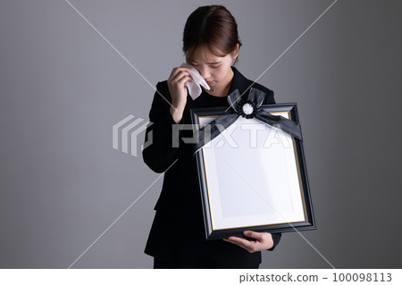 死者畫像哭泣的女人 死者畫像哭泣的女人 100098113