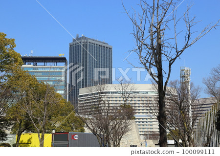 Scenery in the direction of Osaka Business Park from Osaka Castle 100099111
