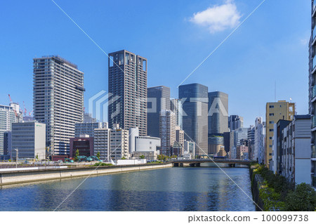 Scenery of Nakanoshima reflected in the blue sky (view from Etchu Bridge) Scenery of Nakanoshima reflected in the blue sky (view from Etchu Bridge) 100099738