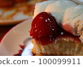 Strawberry Cake 100099911