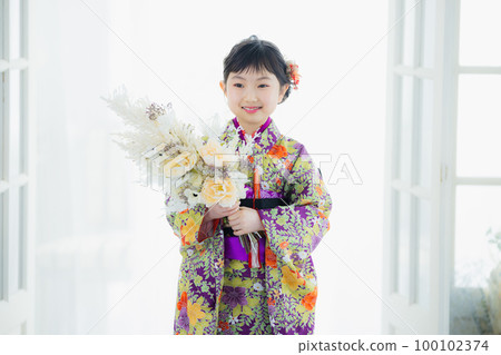Kimono girl 100102374