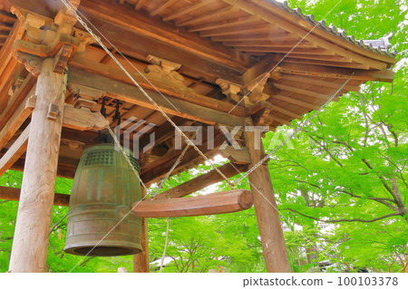 新綠的輪王寺鐘樓 100103378