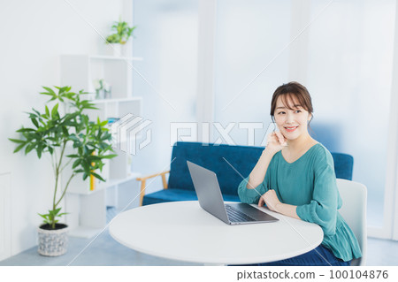 Business woman Business woman 100104876