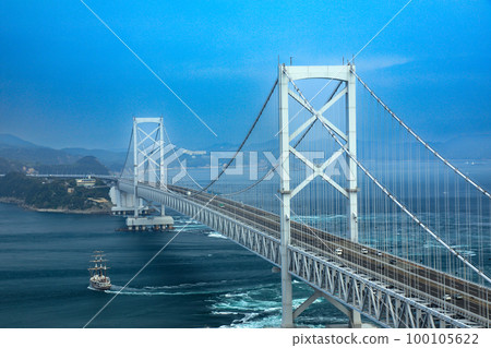 從兵庫縣南淡路市江須賀山/鳴門展望台眺望鳴門大橋 從兵庫縣南淡路市江須賀山/鳴門展望台眺望鳴門大橋 100105622