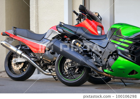 Parked motorcycle 100106298