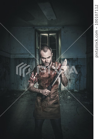 serial killer with machete and blood stained apron 100107112