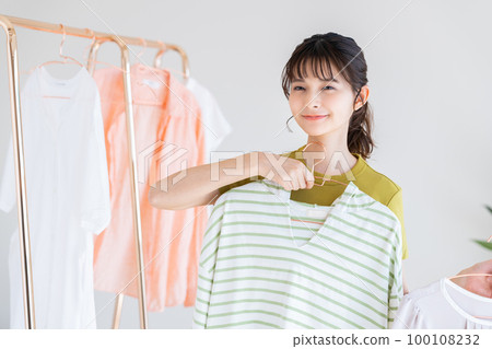 A young woman choosing clothes 100108232