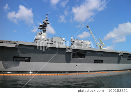 Maritime Self-Defense Force escort ship "Hyuga" Maritime Self-Defense Force escort ship "Hyuga" 100108851