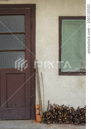 door on the old grunge facade. architectural element door on the old grunge facade. architectural element 100110505