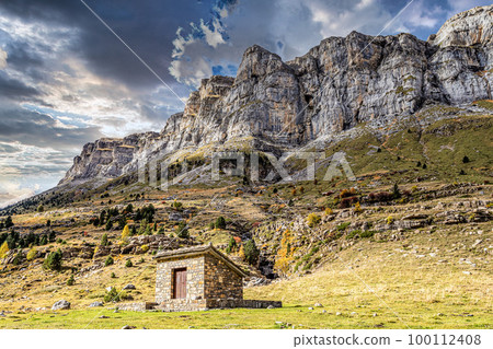 Autumn view of beautiful nature in Ordesa and Monte Perdido NP, Pyrenees, Aragon in Spain. 100112408