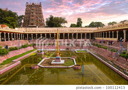 Meenakshi Sundareswarar Temple in Madurai. Tamil Nadu, India. It is dedicated to Meenakshi and to Lord Sundareswarar 100112413