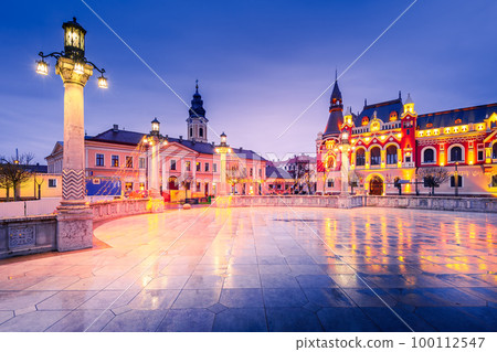 Oradea, Romania - Beautiful night scene with Union Square, Christmas decorated. 100112547