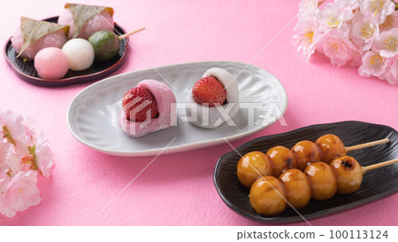 Cherry blossoms and Japanese sweets | Strawberry Daifuku, Sakuramochi, Three-color dumpling, Mitarashi dumpling Cherry blossoms and Japanese sweets | Strawberry Daifuku, Sakuramochi, Three-color dumpling, Mitarashi dumpling 100113124