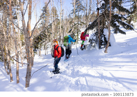 在北八岳享受雪山攀登 100113873