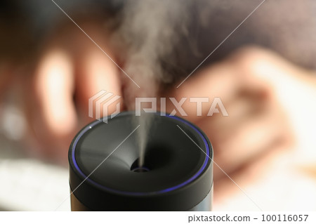 Black essential oil diffuser with steam flow. 100116057