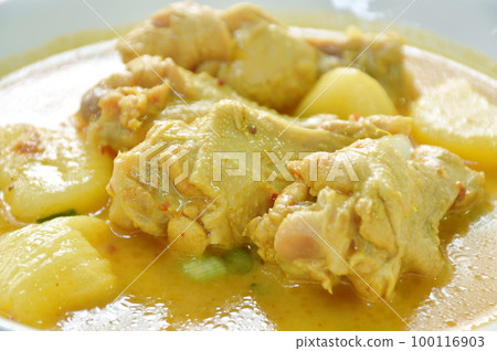 chicken drumsticks massaman curry with slice potato and onion on plate chicken drumsticks massaman curry with slice potato and onion on plate 100116903