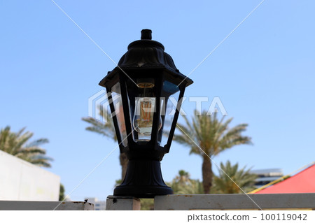 Lantern in the city to illuminate the street at night. Lantern in the city to illuminate the street at night. 100119042