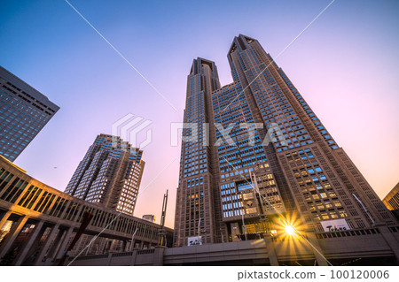 日本鑽石都政府的東京城市景觀！ .東京都廳第一本館夜景 100120006