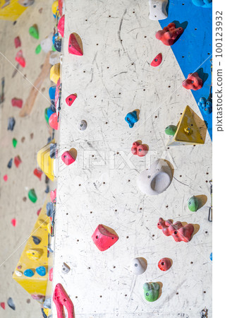artificial climbing wall with grips and carabiners in the interior artificial climbing wall with grips and carabiners in the interior 100123932
